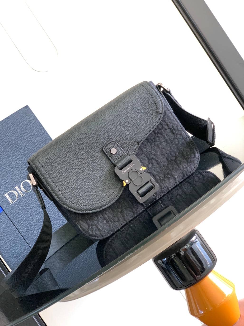 00133 Dior Man Bag